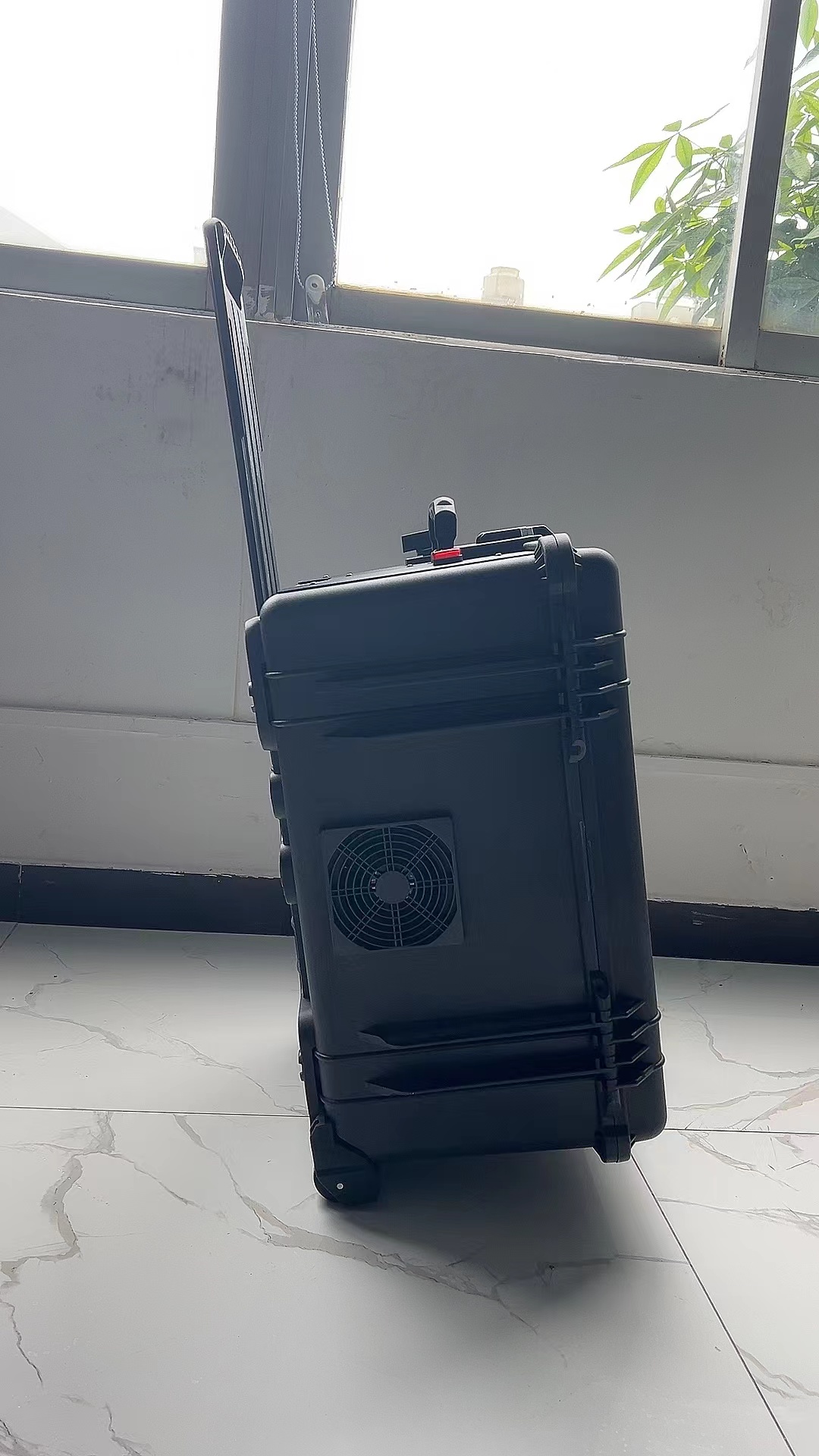 朝阳手拉箱型移动通信干扰器